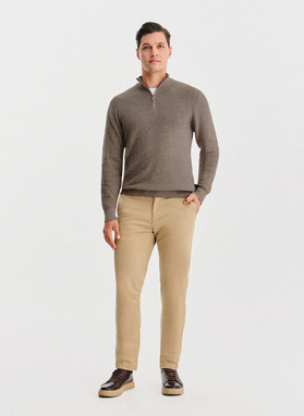 Brązowy sweter z rozpinaną stójką