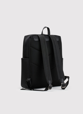 Czarny plecak męski z kieszenią zewnętrzną