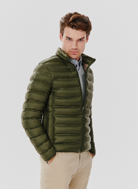 Krótka pikowana kurtka w kolorze zielonym