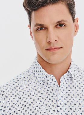 Biała bawełniana koszula mikrowzór