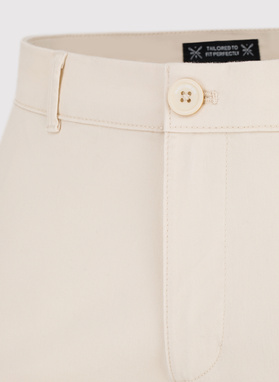 Beżowe spodnie chino