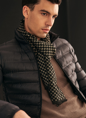 Czarny szalik męski z białym sygnetem PL