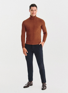 Golf męski w rudym kolorze