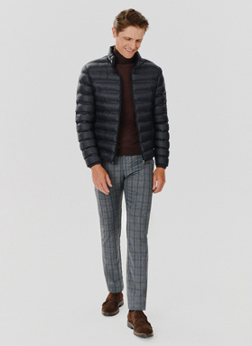 Krótka pikowana kurtka w kolorze czarnym