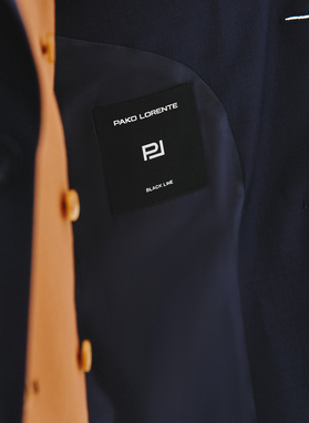 Garnitur męski w subtelną kratę