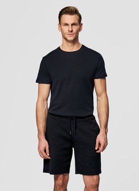 Czarne szorty dresowe