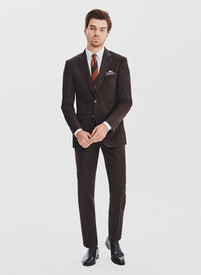 Brązowy garnitur męski