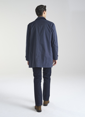 Granatowy wiosenny płaszcz męski