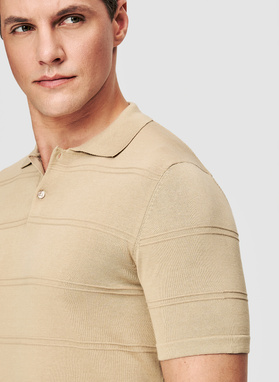 Beżowe polo swetrowe