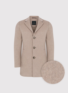 Beżowy płaszcz z wełną