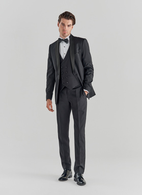 Klasyczny czarny wełniany smoking