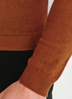 Półgolf męski w rudym kolorze