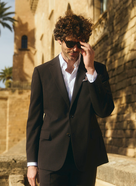 Gładki brązowy garnitur męski