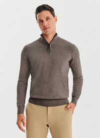 Brązowy sweter z rozpinaną stójką