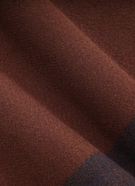 Brązowy szalik z lamówką