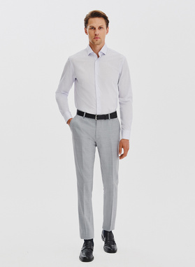 Błękitna koszula męska z kontrastowym wykończeniem