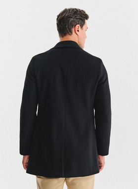 Czarny płaszcz z wełną