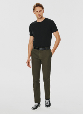 Gładkie spodnie męskie w kolorze zielonym