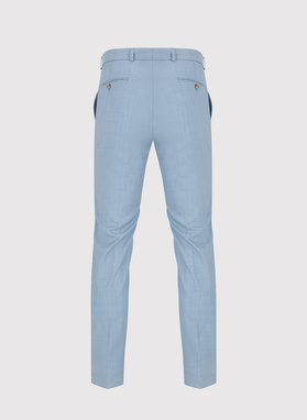 Błękitny męski garnitur