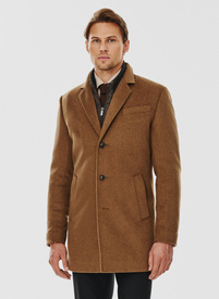 Kamelowy płaszcz męski z odpinaną stójką