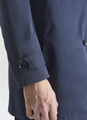 Granatowy wiosenny płaszcz męski