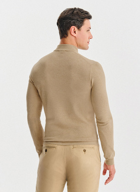 Półgolf męski w beżowym kolorze