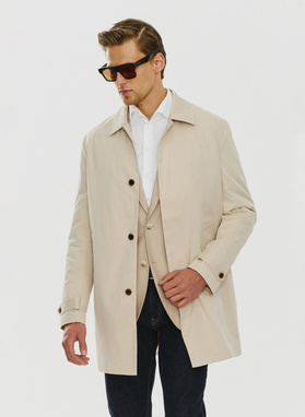 Beżowy wiosenny płaszcz męski