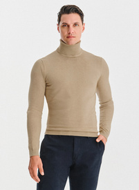 Golf męski w beżowym kolorze