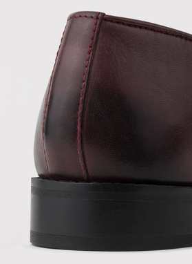 Bordowe loafersy męskie z frędzlami