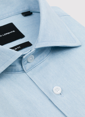 Jasnoniebieska koszula jeansowa