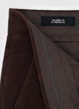 Brązowe spodnie sztruksowe