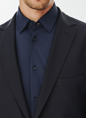 Dwuczęściowy gładki garnitur męski w kolorze granatowym