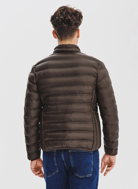 Brązowa kurtka pikowana