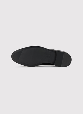 Czarne buty męskie typu brogsy