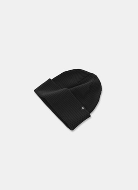 Czarna czapka męska