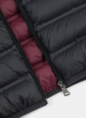 Krótka pikowana kurtka w kolorze czarnym