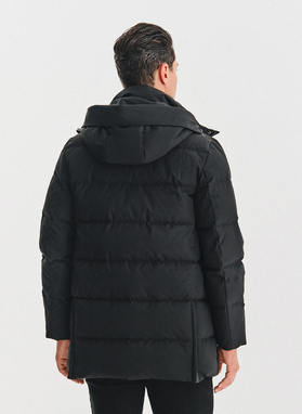 Czarna puchowa kurtka męska