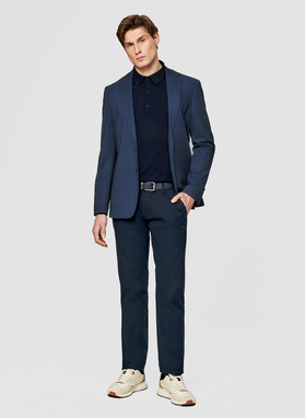 Granatowa marynarka w jodełkę