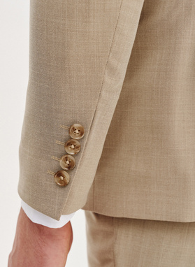 Beżowy garnitur męski