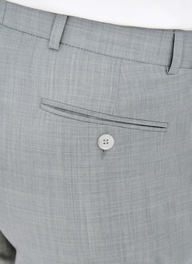 Szary garnitur męski z wełną