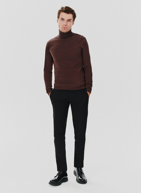 Brązowy gładki golf męski