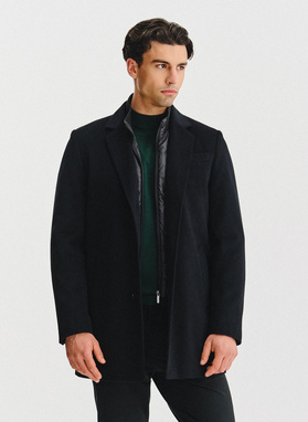 Czarny płaszcz męski z wełną