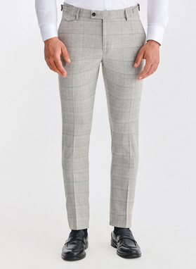 Szary garnitur męski w kratkę