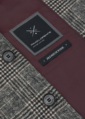 Brązowy płaszcz męski w kratę