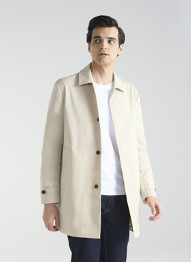 Beżowy wiosenny płaszcz męski