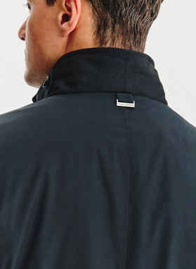 Granatowy płaszcz męski