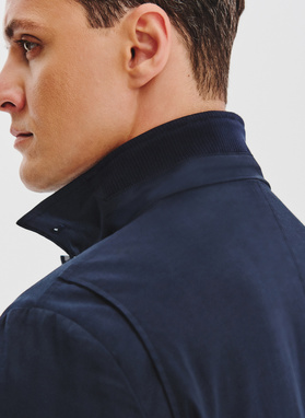 Granatowy płaszcz jesienny