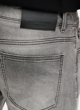 Szare jeansowe spodnie męskie