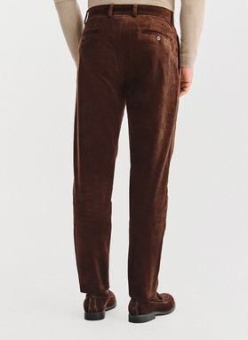 Brązowe spodnie z zakładkami