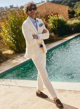 Beżowy garnitur męski z lnem